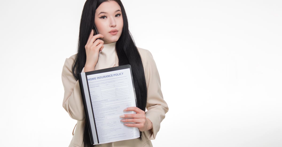 découvrez tout ce qu'il faut savoir sur les documents nécessaires pour assurer votre trottinette électrique, indispensable pour une protection optimale.